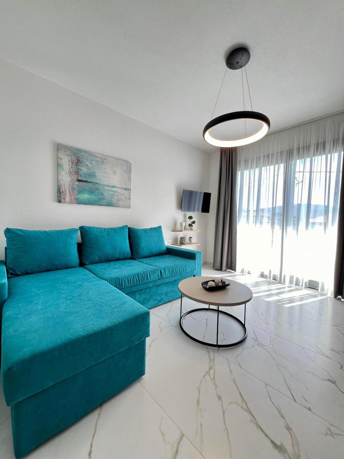 Four Shades Luxury Suites Sarti Buitenkant foto