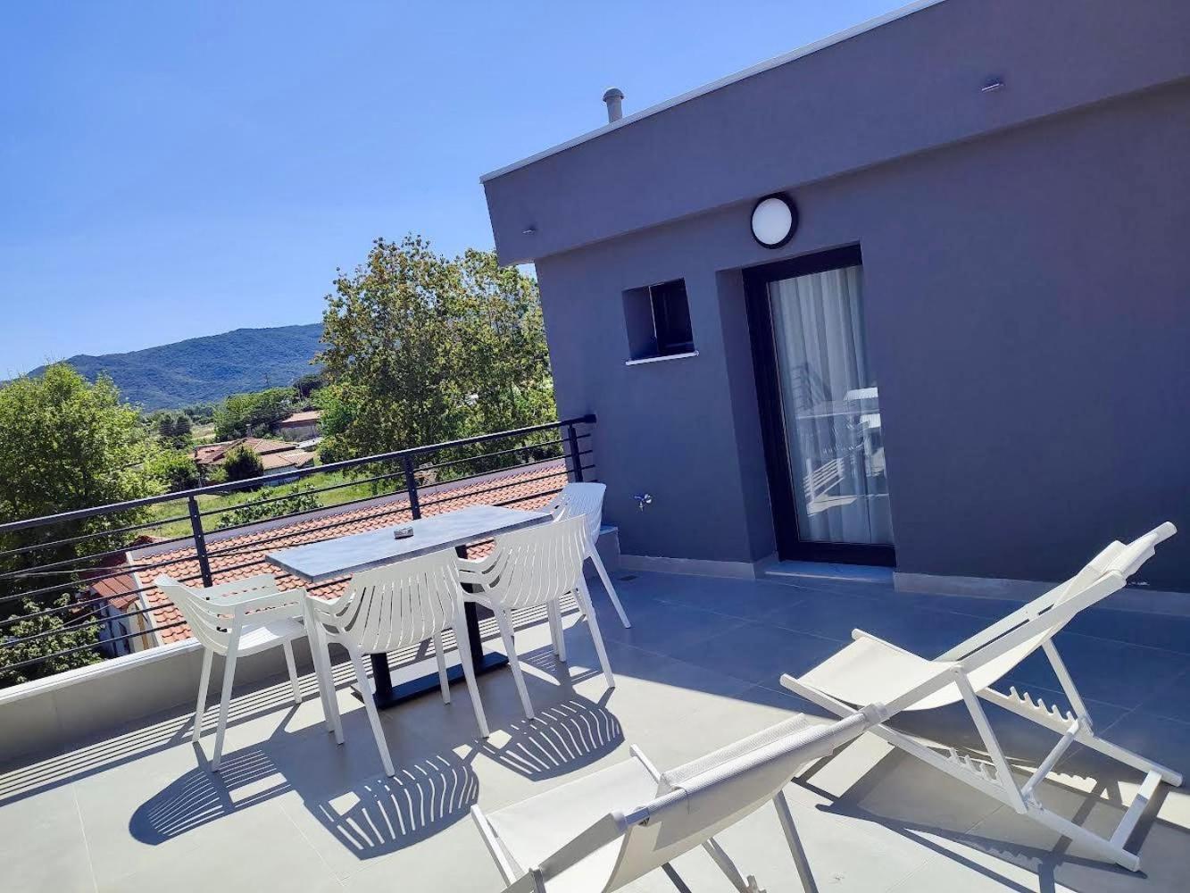 Four Shades Luxury Suites Sarti Buitenkant foto