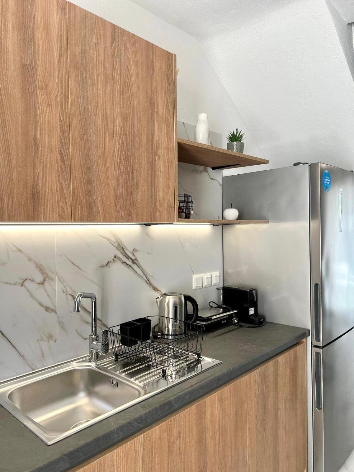 Four Shades Luxury Suites Sarti Buitenkant foto