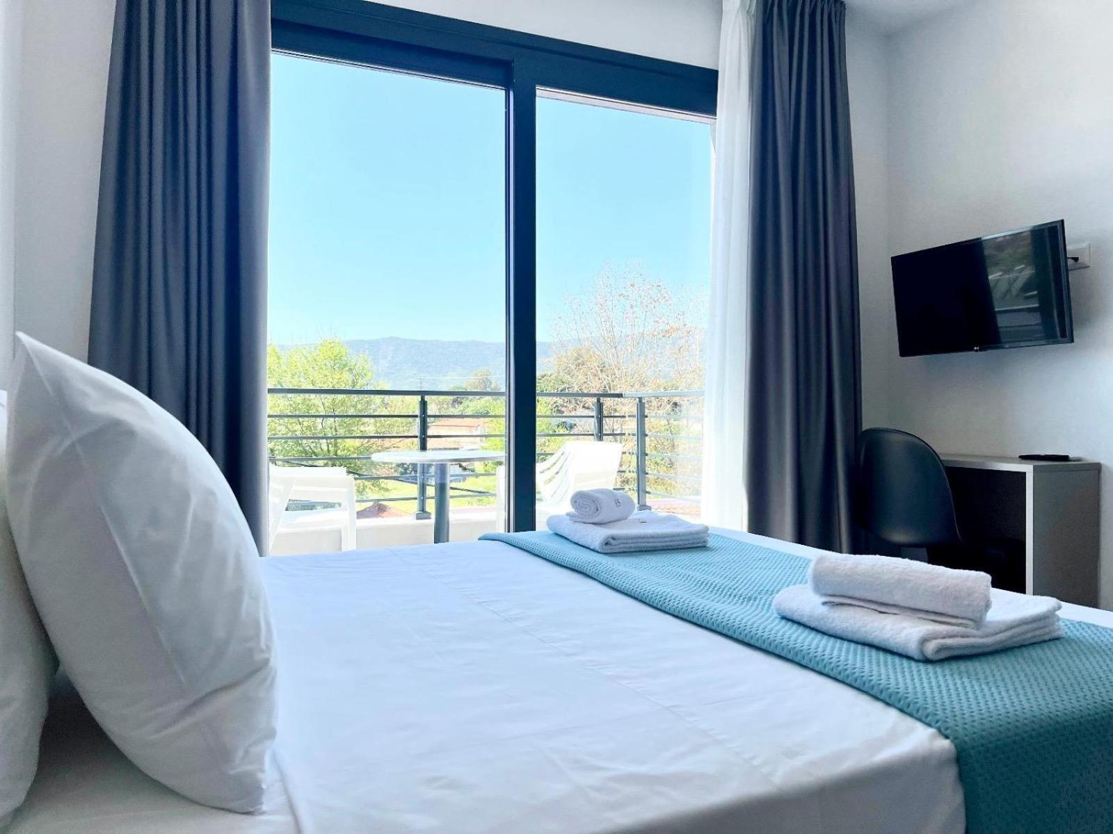 Four Shades Luxury Suites Sarti Buitenkant foto