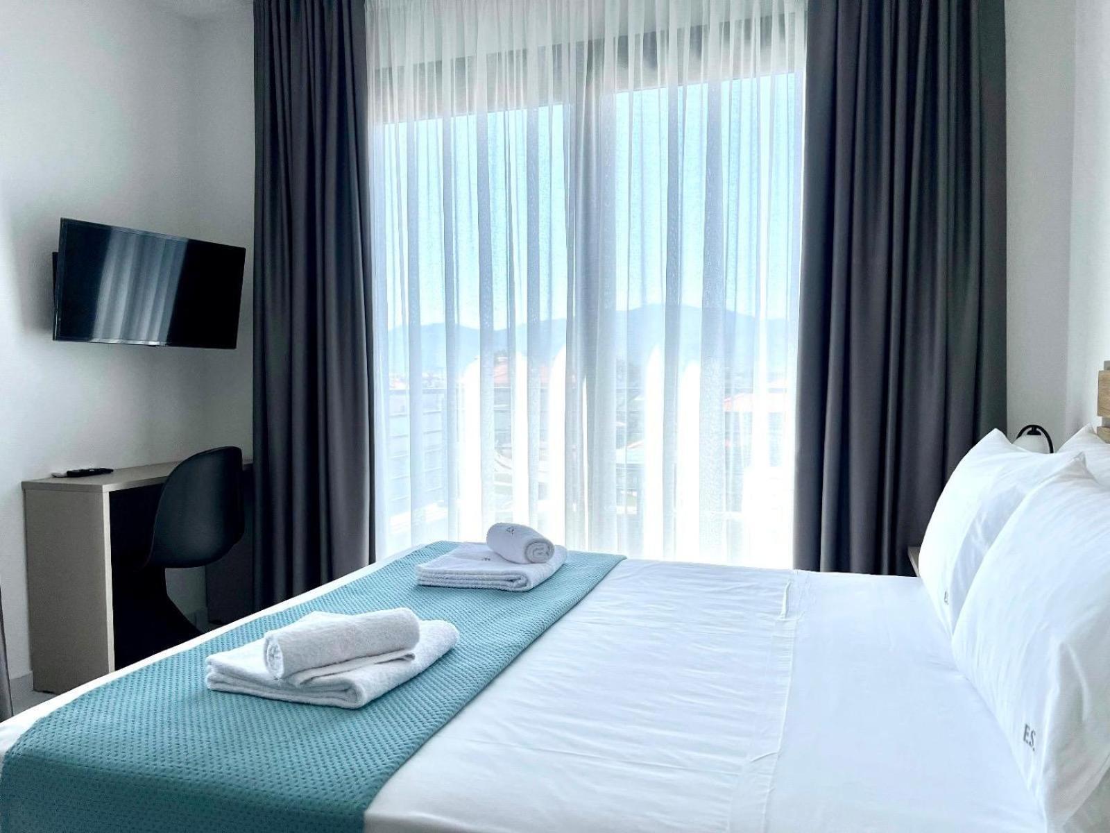 Four Shades Luxury Suites Sarti Buitenkant foto