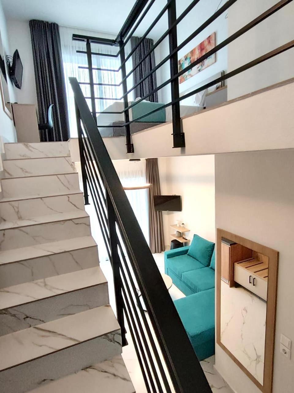 Four Shades Luxury Suites Sarti Buitenkant foto
