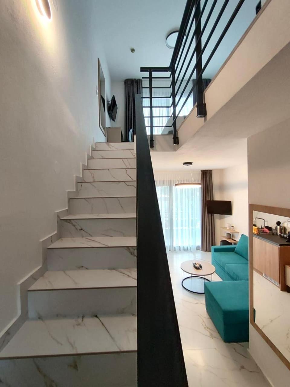 Four Shades Luxury Suites Sarti Buitenkant foto