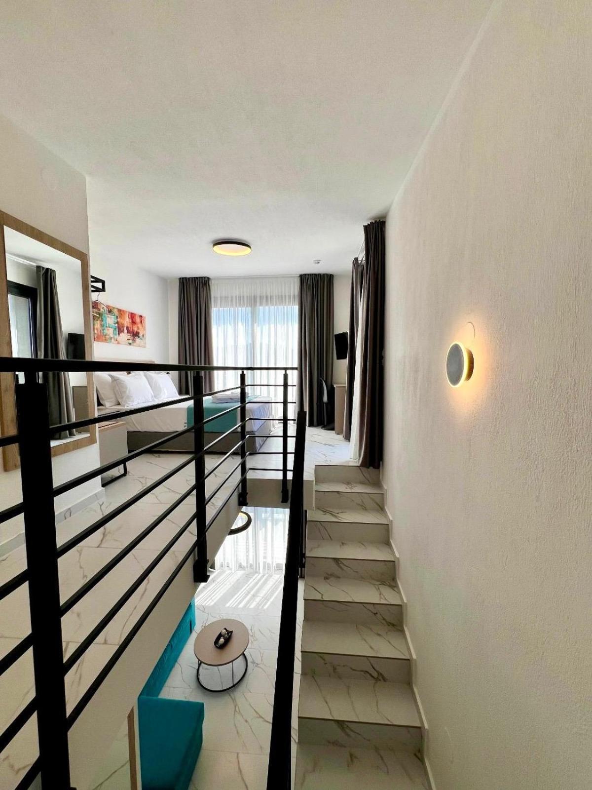 Four Shades Luxury Suites Sarti Buitenkant foto