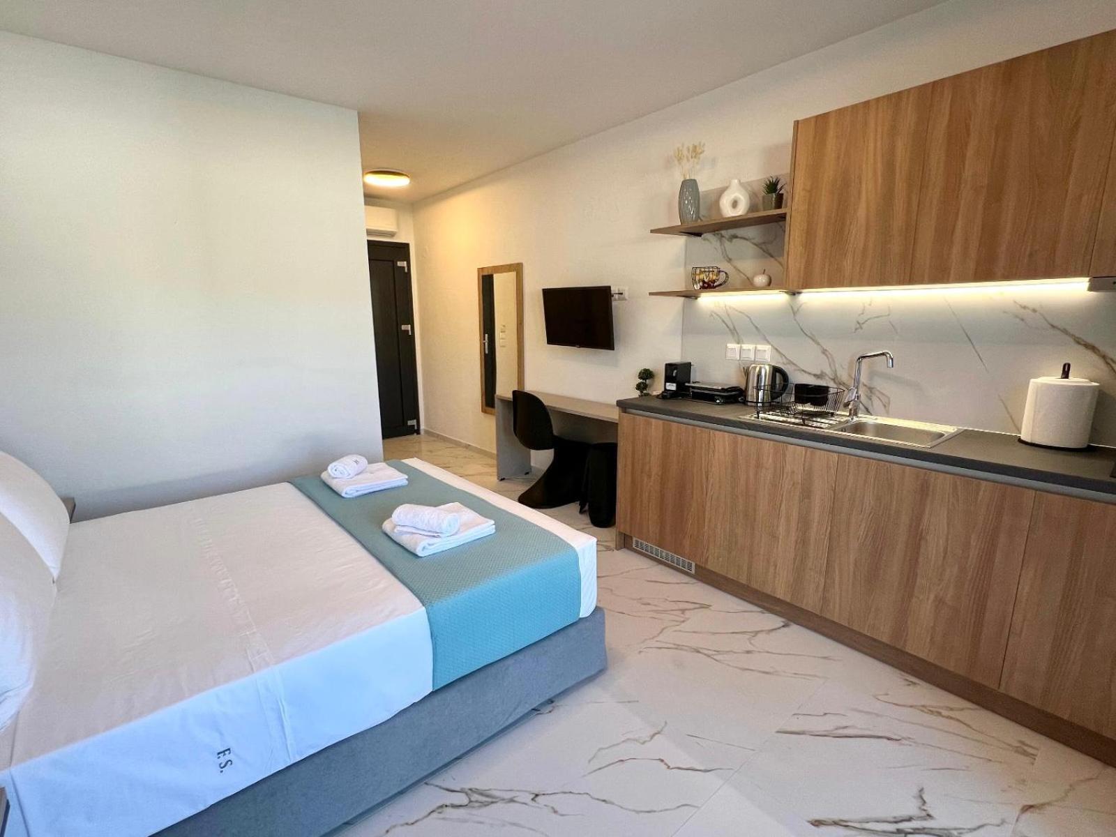 Four Shades Luxury Suites Sarti Buitenkant foto