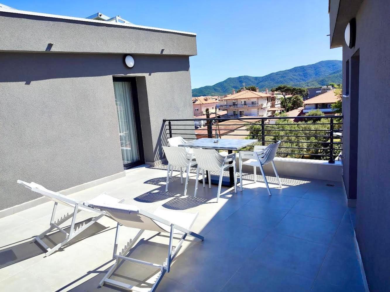 Four Shades Luxury Suites Sarti Buitenkant foto
