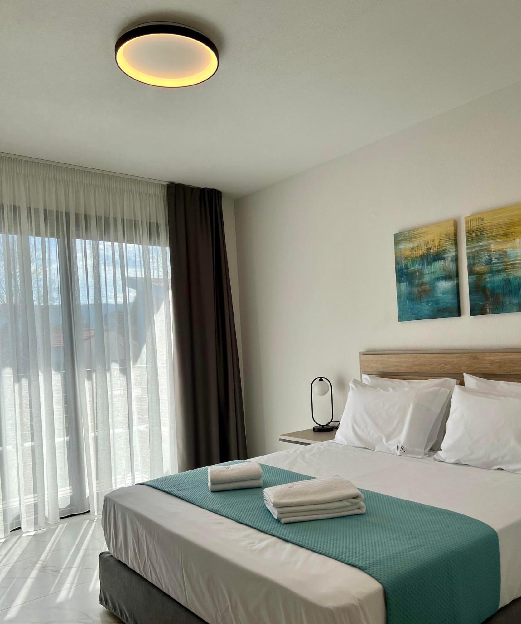 Four Shades Luxury Suites Sarti Buitenkant foto