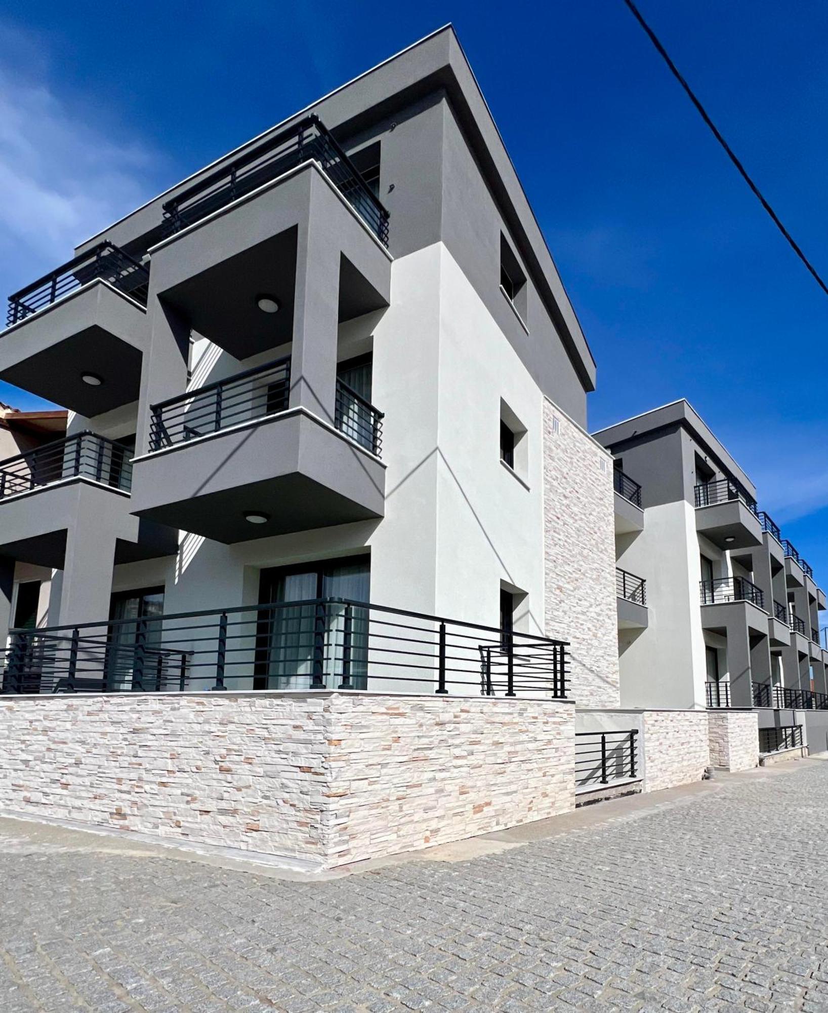 Four Shades Luxury Suites Sarti Buitenkant foto